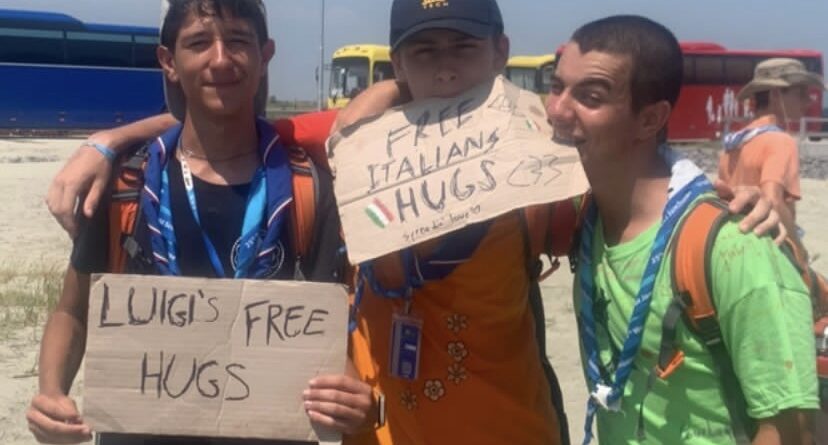 “Abbracci Gratis” un’iniziativa originale dei nostri Luigi, Pietro e Federico.